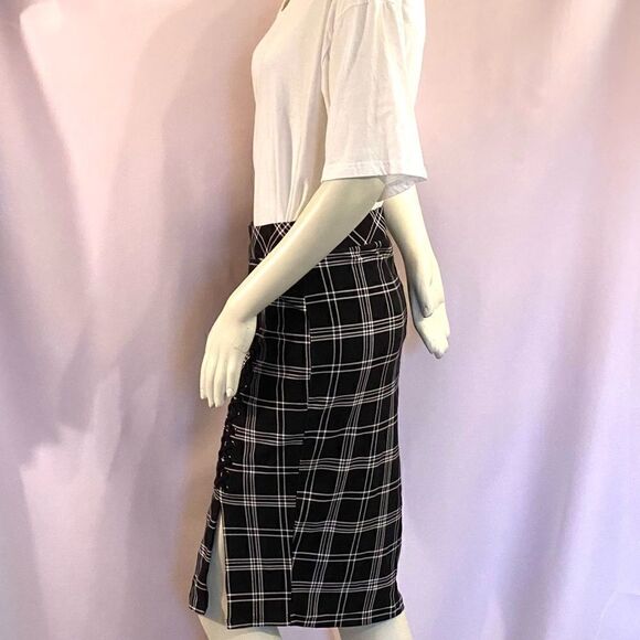NWT Torrid Pencil Skirt - Picture 8 of 10